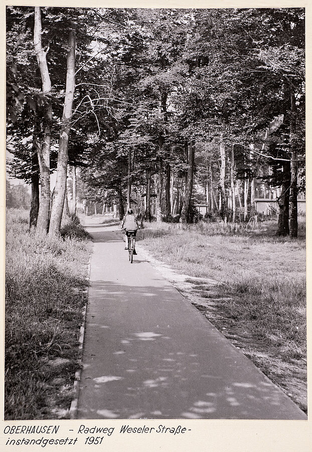 Radweg an der Weseler Straße in Oberhausen, 1951